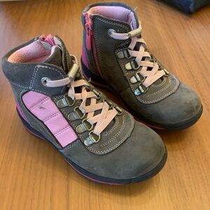 Girls boots. Size 10 toddler. Gently used